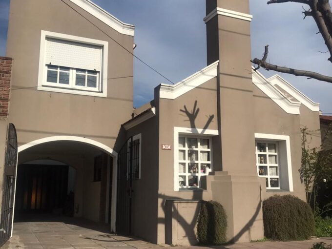 VENDEMOS PROPIEDAD CON QUINCHO Y PILETA – TACUARI AL 700